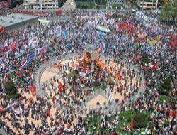 Sol Taksim'de 1 Mayıs'ı Değerlendiriyor