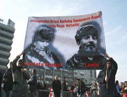 Gelecek her yerde Bolevizmindir!