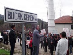 KÖYLÜLERİN KIBRIS ÇIKARTMASI