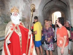 NOEL BABA KALKAN'DAYDI..
